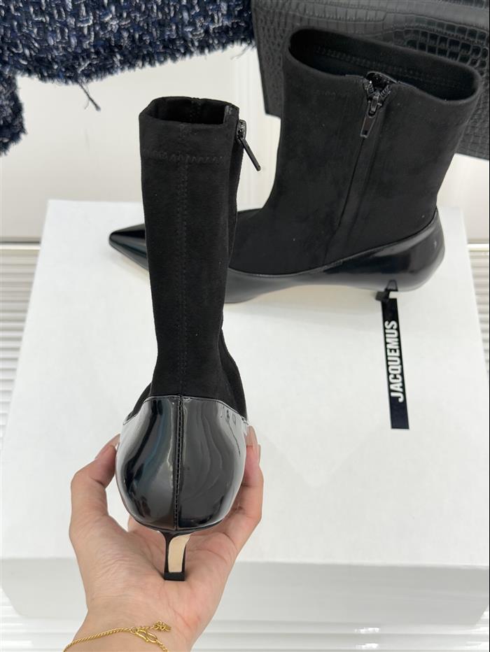 20251128174620898 370